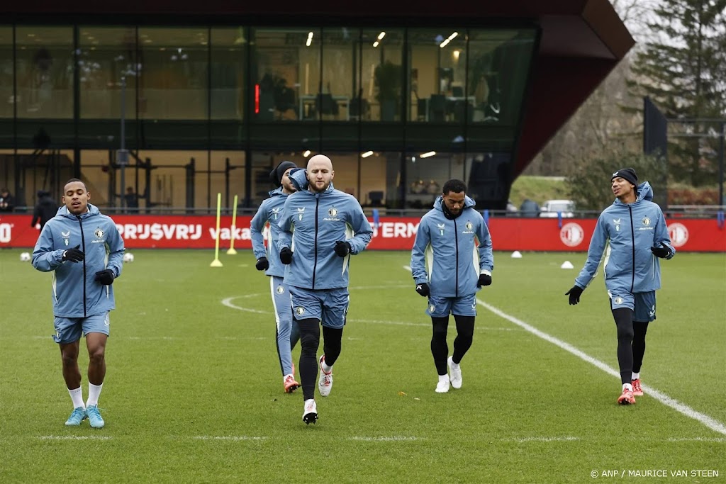 Feyenoord met Trauner en Nieuwkoop tegen Sparta Praag