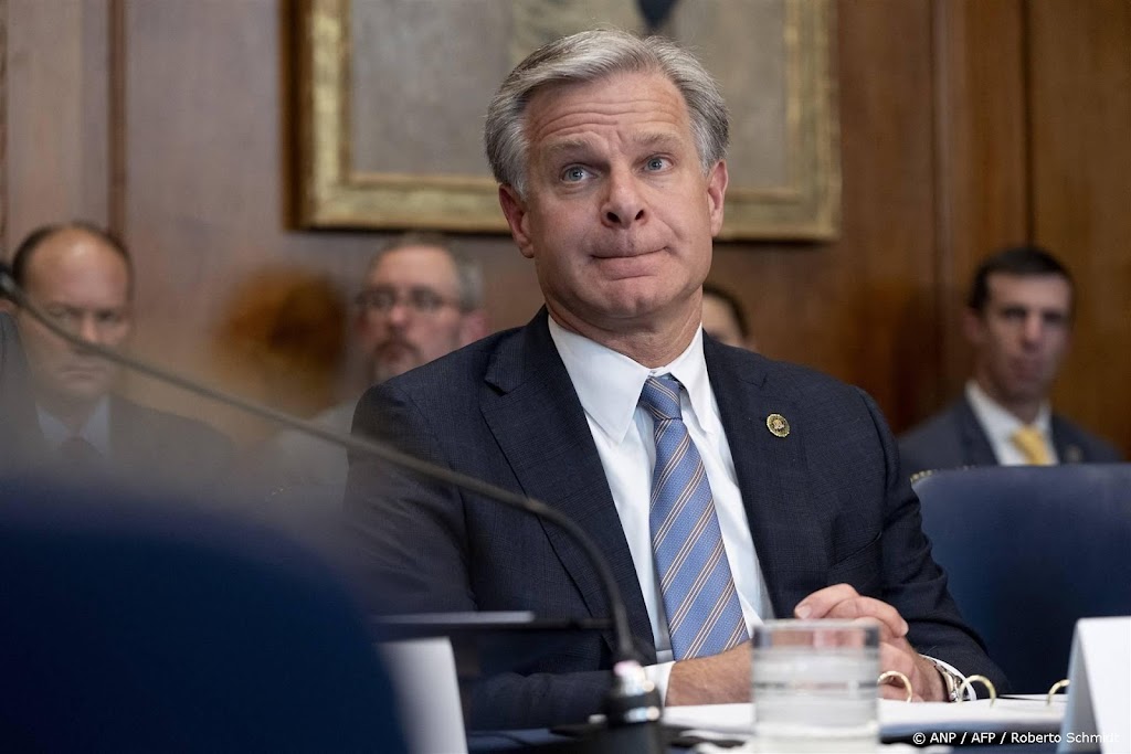 FBI-directeur Wray stapt eerder op, Trump wilde hem sowieso weg