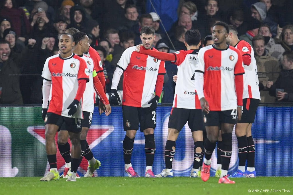 Feyenoord verslaat Sparta Praag en zet reuzenstap naar play-offs