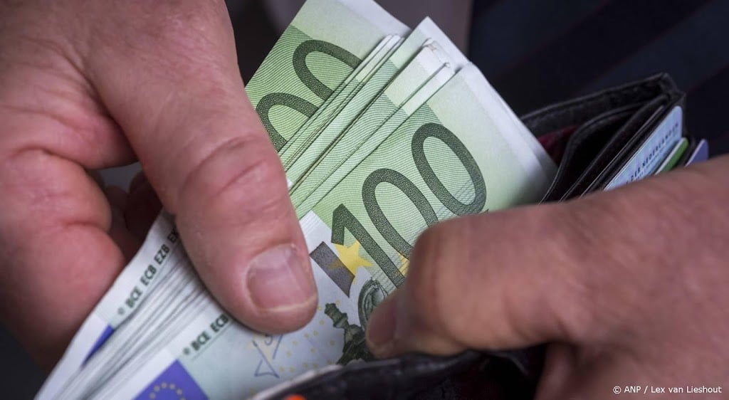 Loonverschil mannen en vrouwen in bedrijfsleven neemt verder af