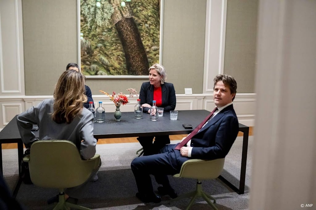 Eerste gesprek met nieuwe informateur 'in goede sfeer' verlopen