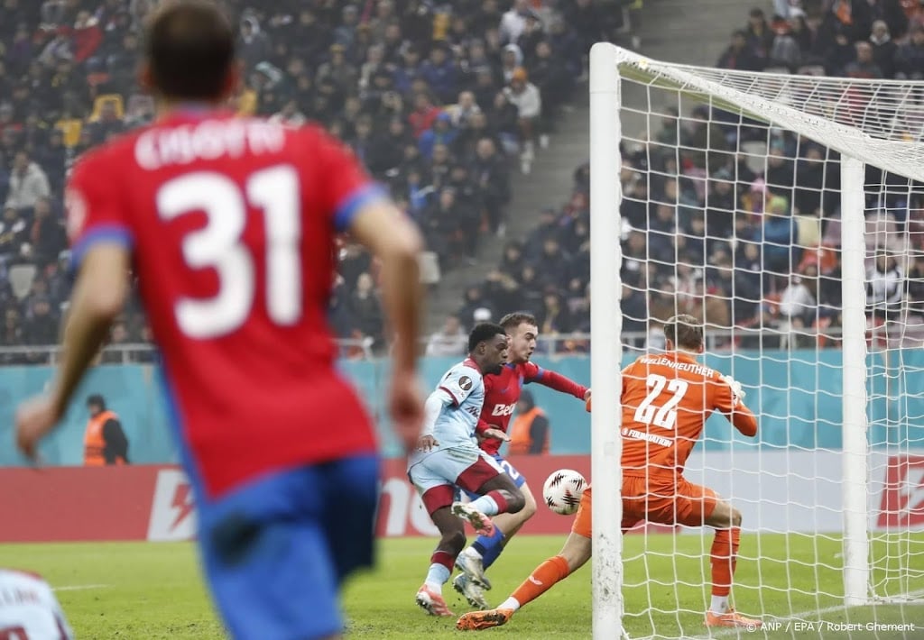 Feyenoord geeft ruime voorsprong weg en verliest van FCSB