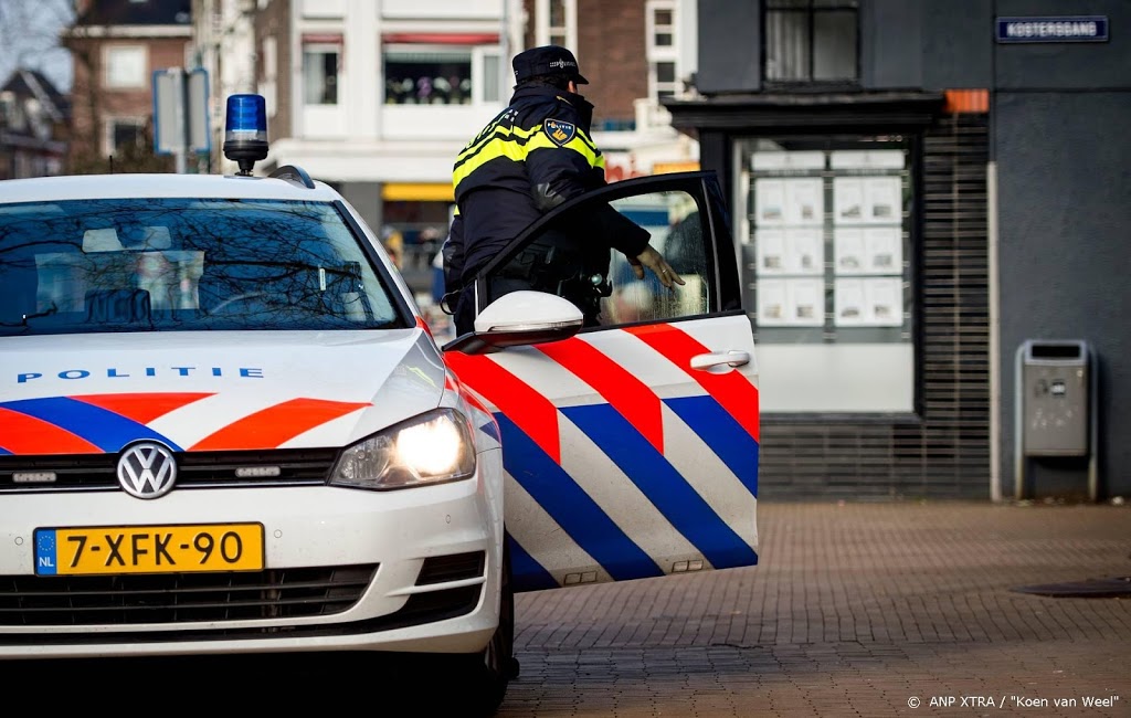 Politie zet lastig voetbalteam uit hotel Breda