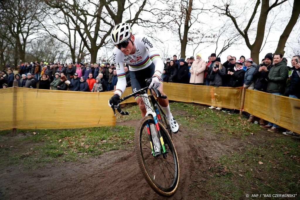 Zesde nationale titel veldrijden voor Van der Poel