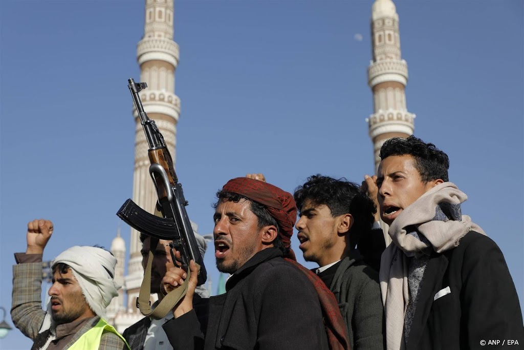 Houthi-raad stelt dat alle belangen Britten en VS doelwit zijn 