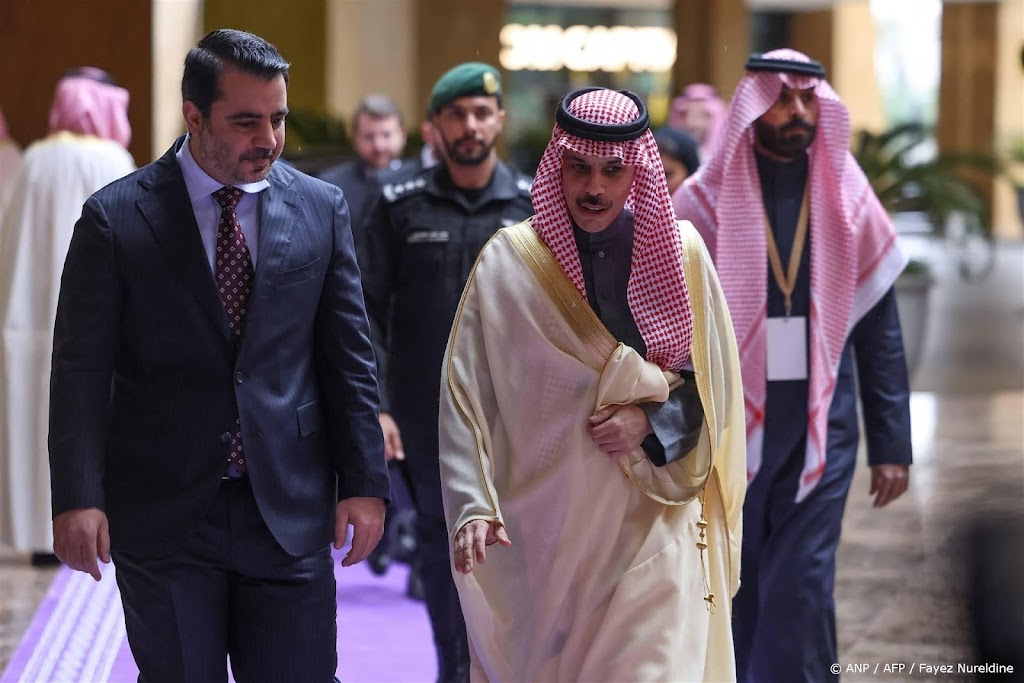 Westerse en Midden-Oosterse ministers praten in Riyad over Syrië