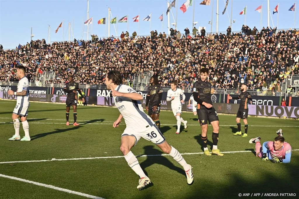 Internazionale blijft met nipte zege in het spoor van Napoli
