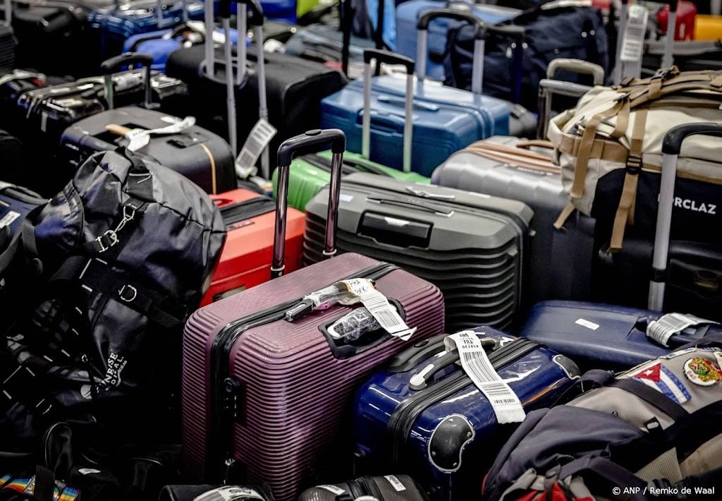 Voorraad koffers achtergebleven op Schiphol na sneeuwweek