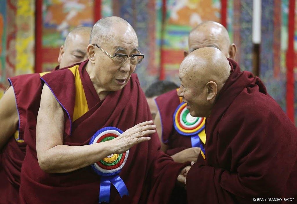 Dalai lama zegt afspraken af vanwege virusuitbraak