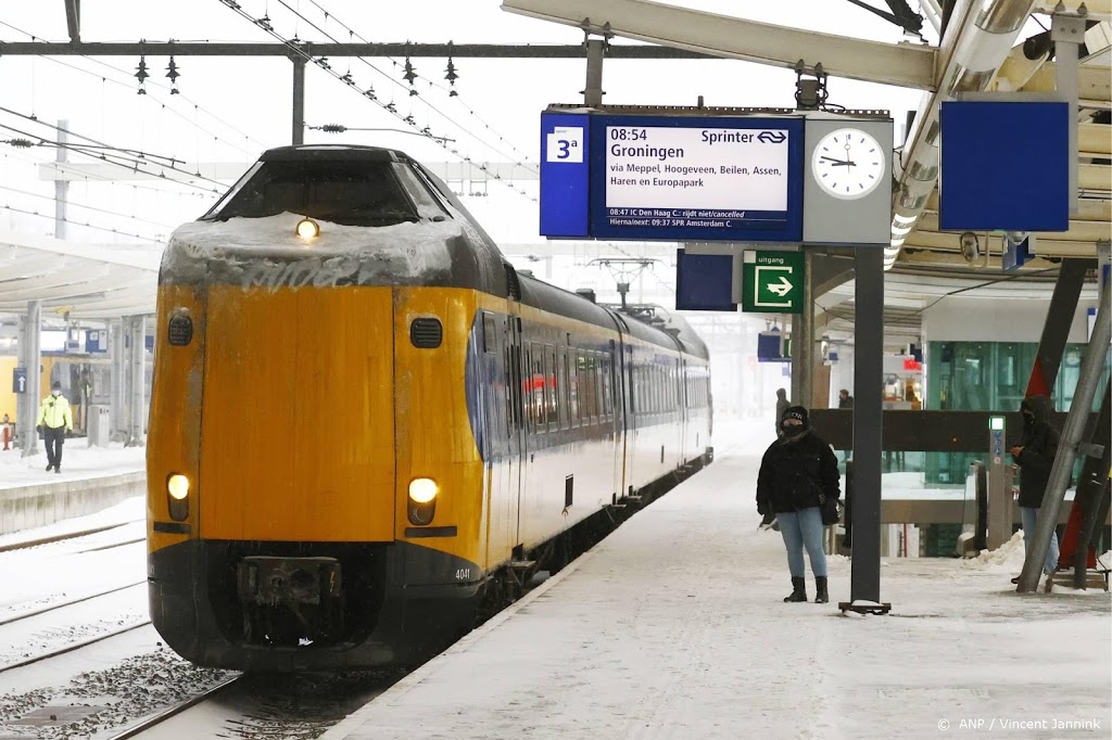 NS schroeft aantal treinen op het spoor verder op