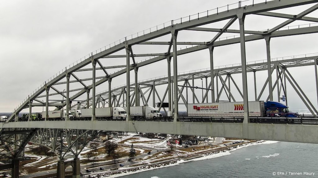 Politie begonnen met opheffen blokkade Canadese brug