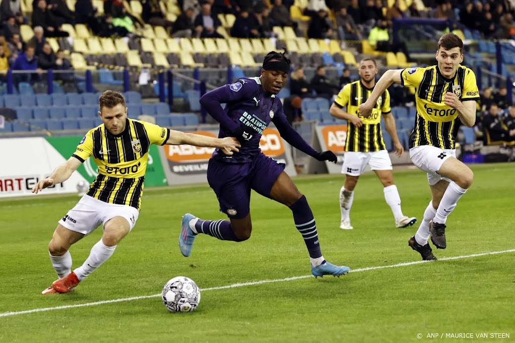 Madueke geeft startschot voor eenvoudig avondje PSV in Arnhem