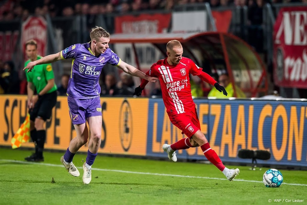 FC Twente na bliksemstart probleemloos langs FC Volendam