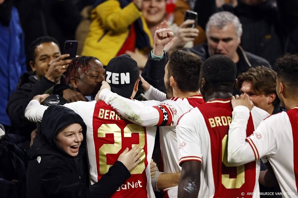 Ajax in eerste thuiswedstrijd trainer Heitinga laat langs RKC 