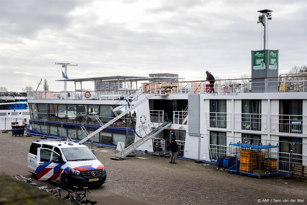 Politie houdt rekening met brandstichting op asielschip Arnhem