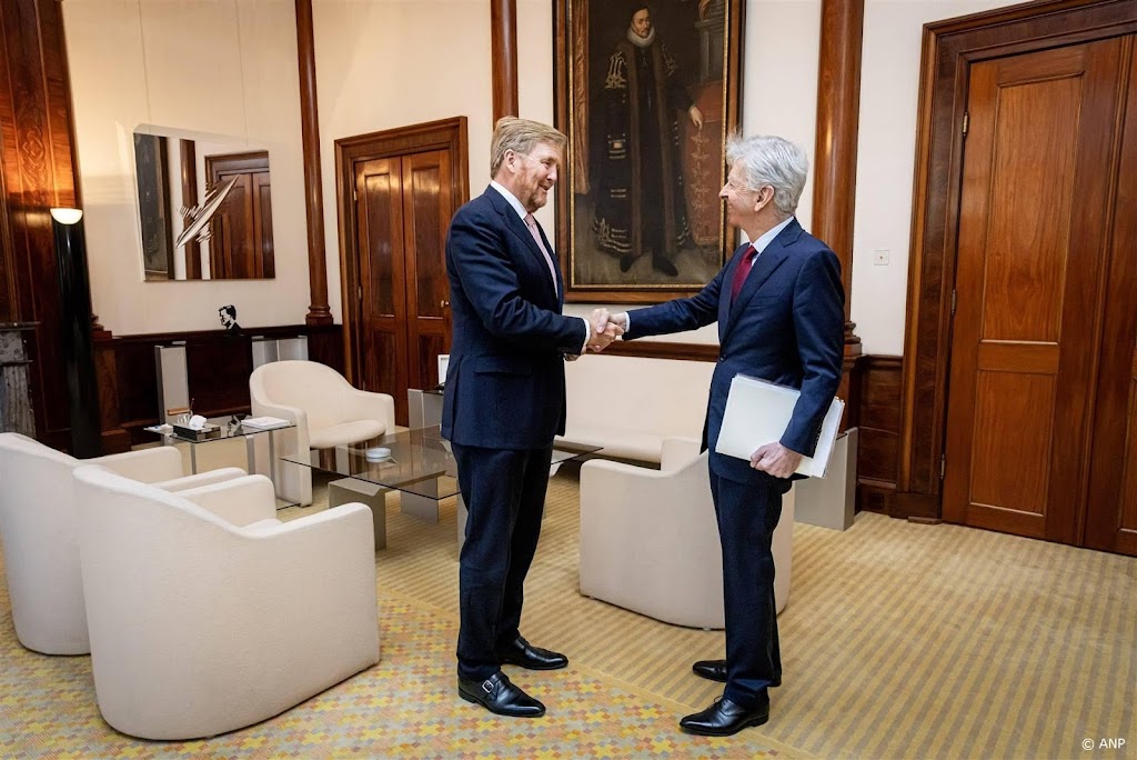 Informateur Plasterk praat koning bij over formatie