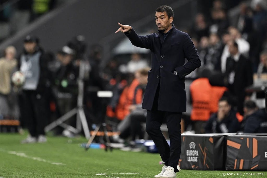 Van Bronckhorst voelt niets voor snelle terugkeer naar Feyenoord