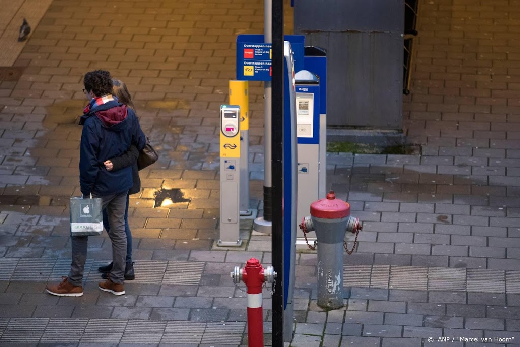 'Aanzienlijk minder reizigers' in bus en trein Brabant