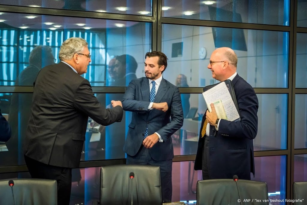 Kamer: corona-maatregelen mogen strenger