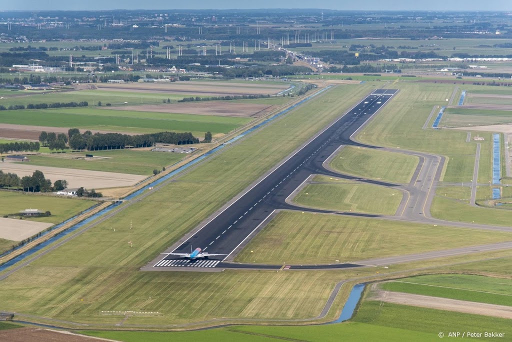 Onderhoud Polderbaan loopt vertraging op door vrieskou
