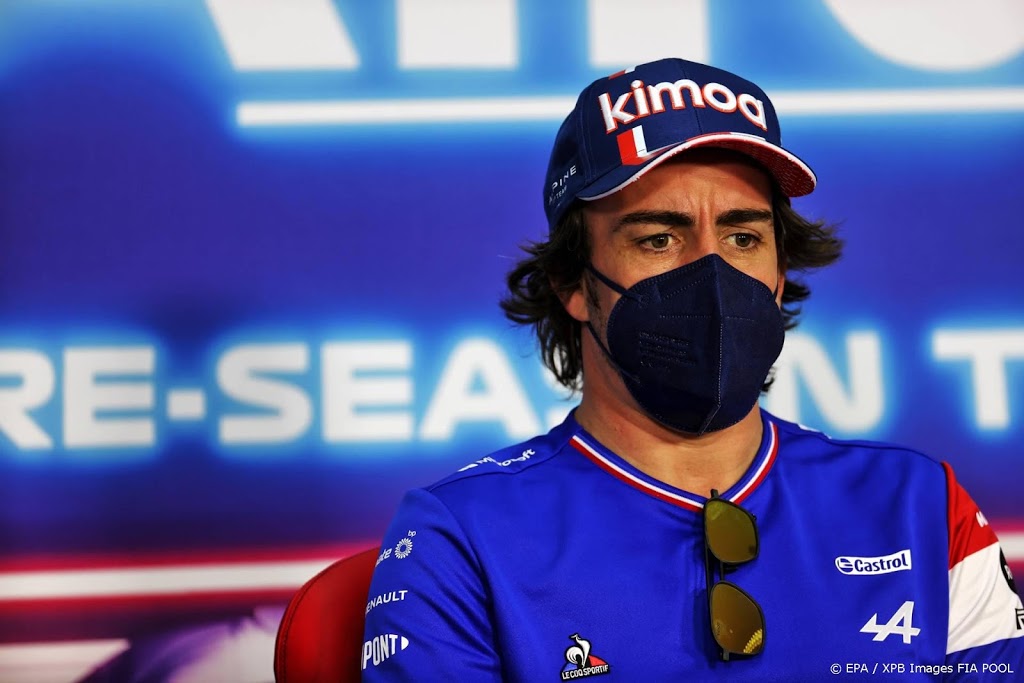 Alonso racet met titanium plaatjes in geopereerde kaak