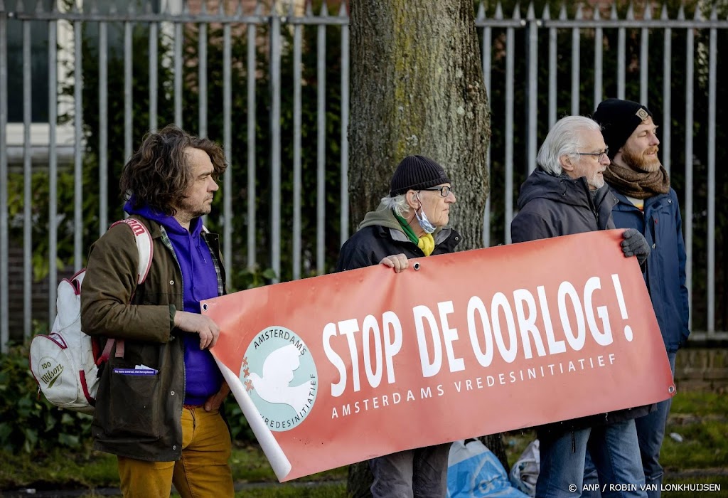 In veel steden bijeenkomsten tegen oorlog in Oekraïne