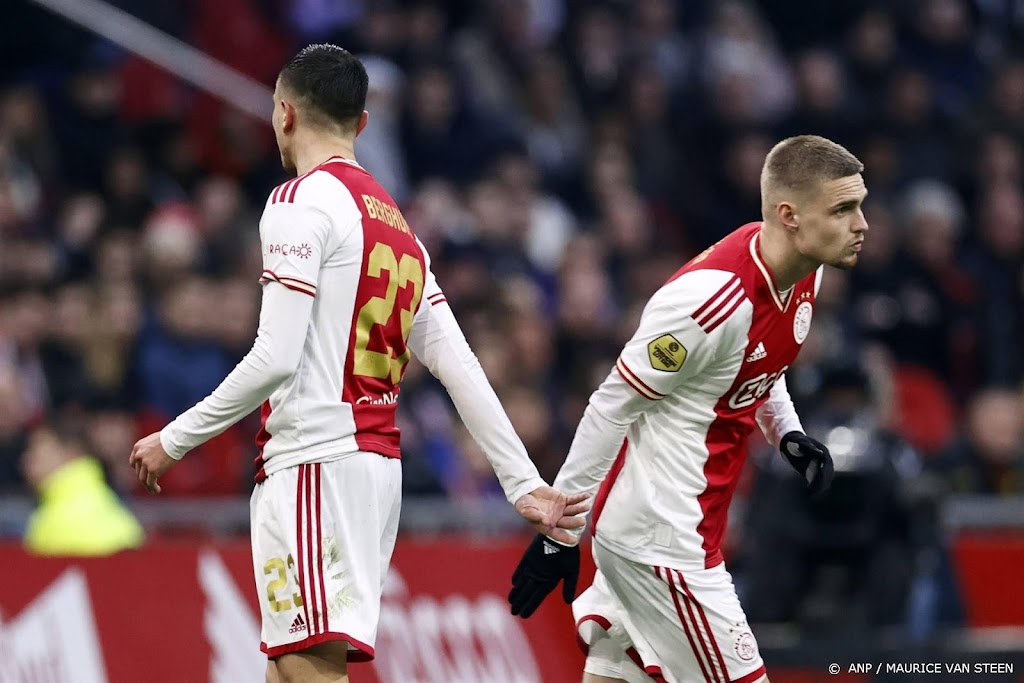 Ajax begint met Taylor aan uitwedstrijd tegen sc Heerenveen  