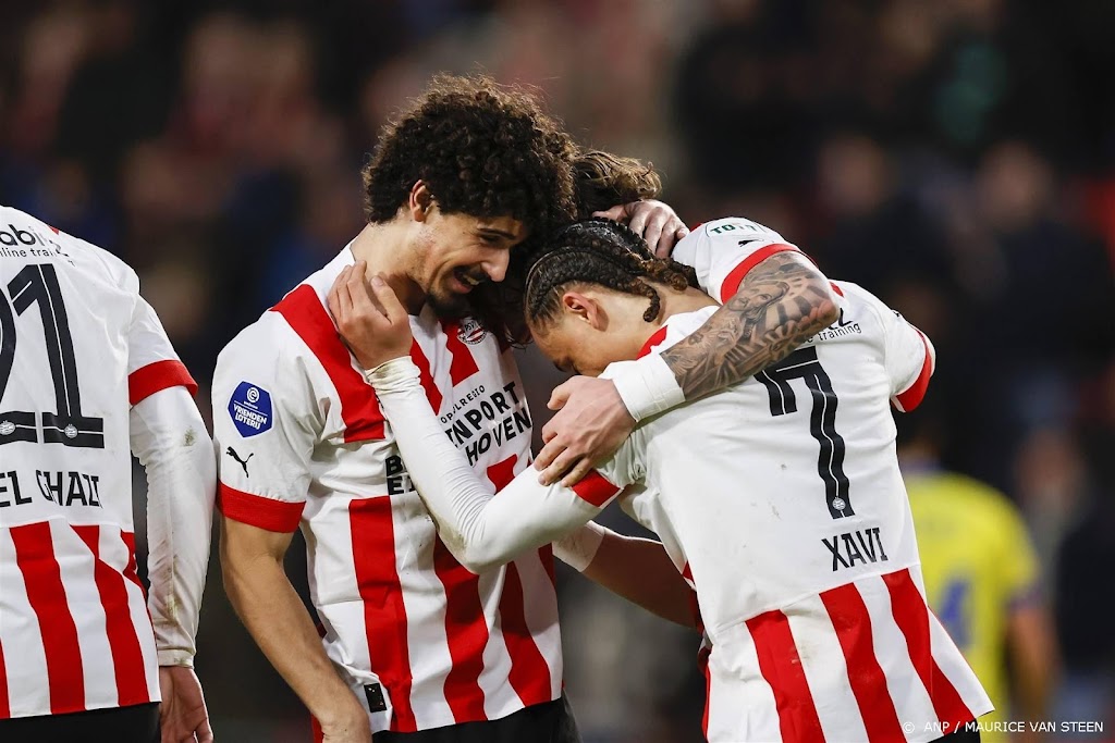 PSV behaalt in Eredivisie tegen Cambuur derde zege op rij 