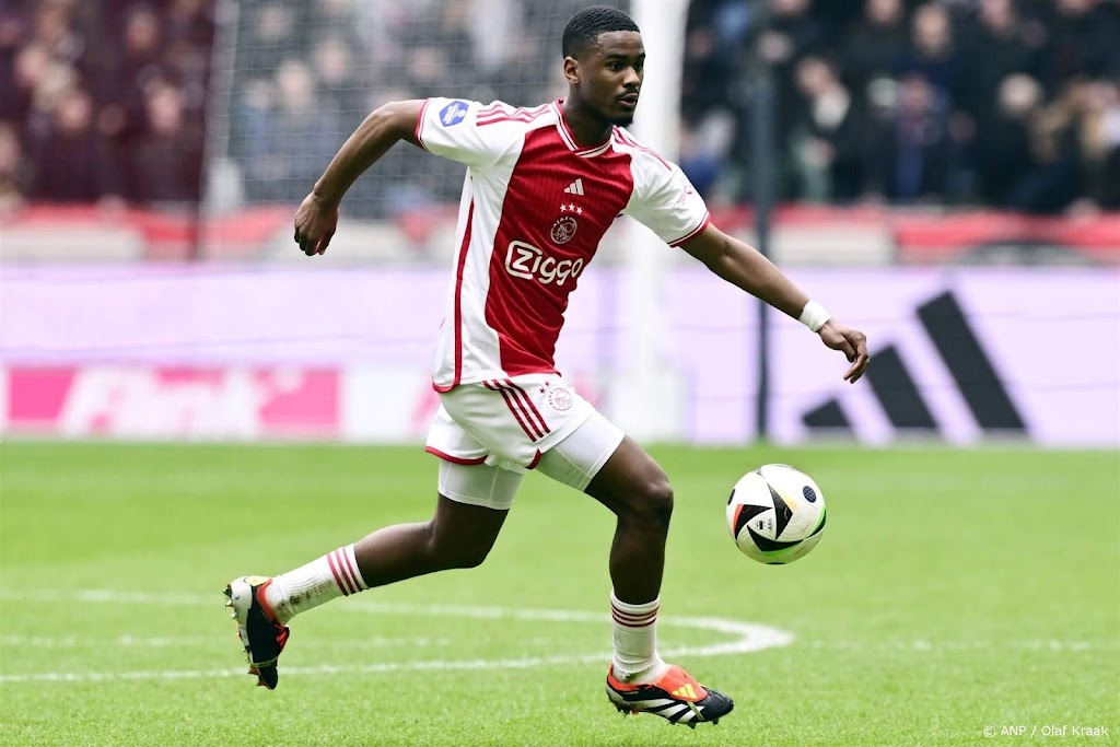 Ajax bevestigt nieuw contract voor verdediger Hato
