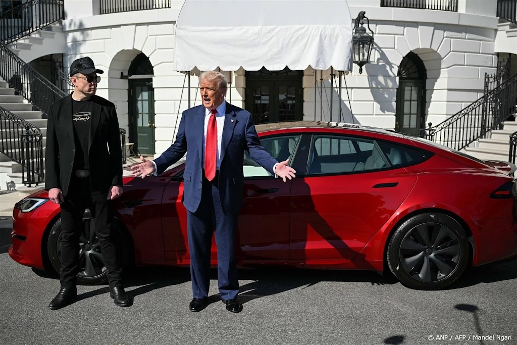 Trump noemt geweld tegen Tesla-dealers binnenlands terrorisme