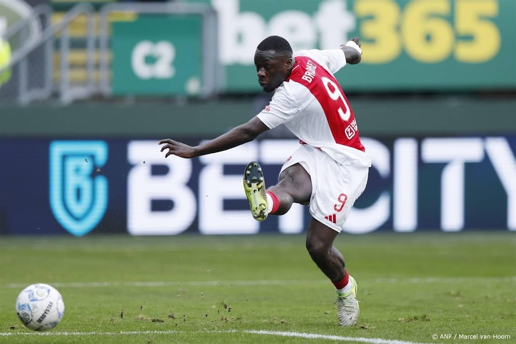 Ajax traint met Brobbey voor return tegen Eintracht Frankfurt
