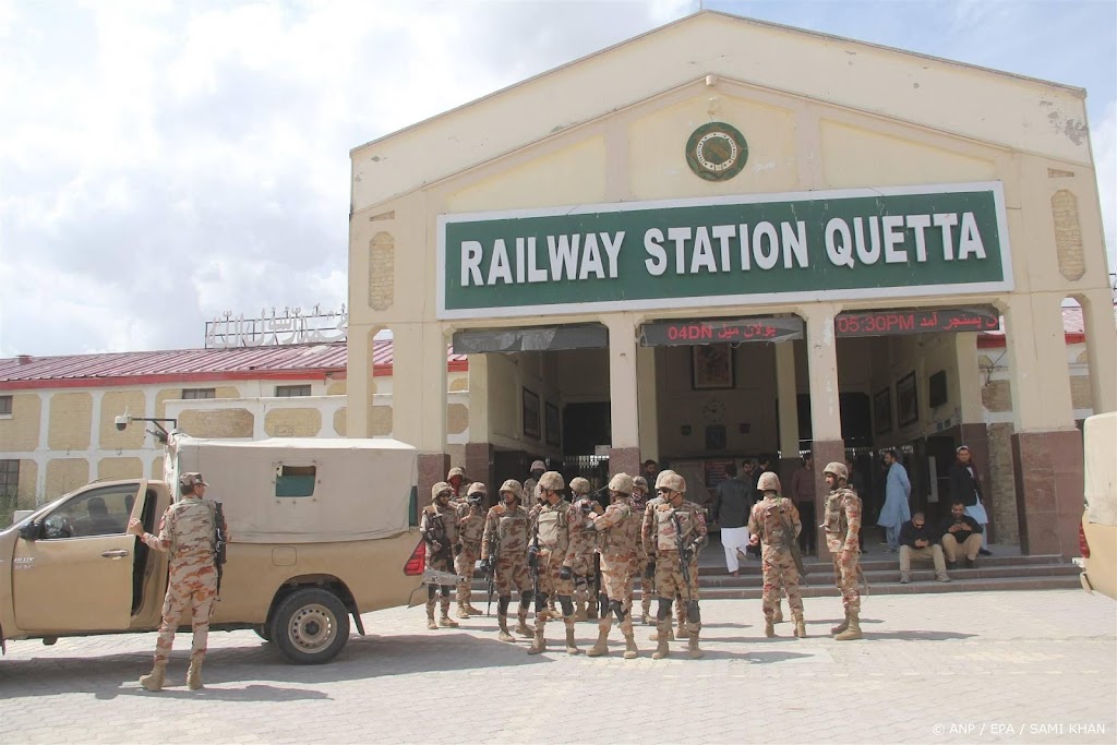 Bronnen: zelfmoordterroristen tussen gijzelaars in trein Pakistan