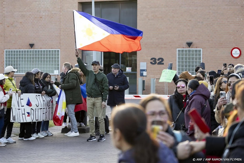 Pro-Dutertebetogers verplaatsen zich bij gevangenis Scheveningen