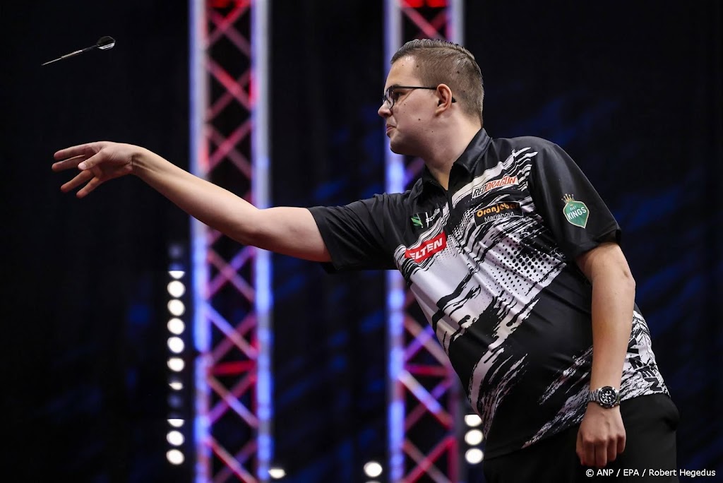 Darter Van Veen grijpt in Leicester eerste proftitel PDC  