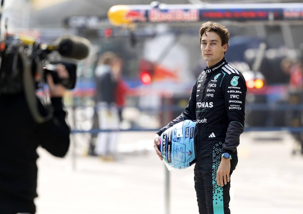 Russell verwacht dit jaar spannende strijd Mercedes en Ferrari