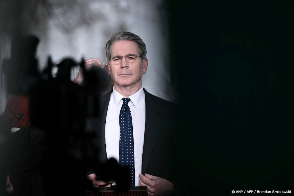 Marine VS begeleidt tankers door Straat van Hormuz, zegt minister