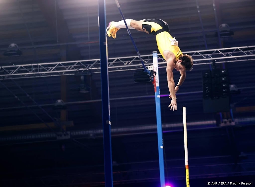 Polsstokhoogspringer Duplantis zet 15e wereldrecord neer op 6,31