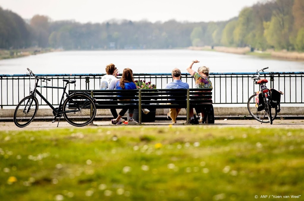 Rustig in de Nederlandse bossen, druk bij sommige waterplassen