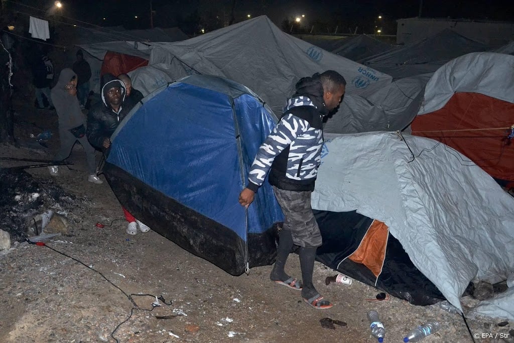 Kamer: breng vluchtelingen van Lesbos onder op cruiseschepen
