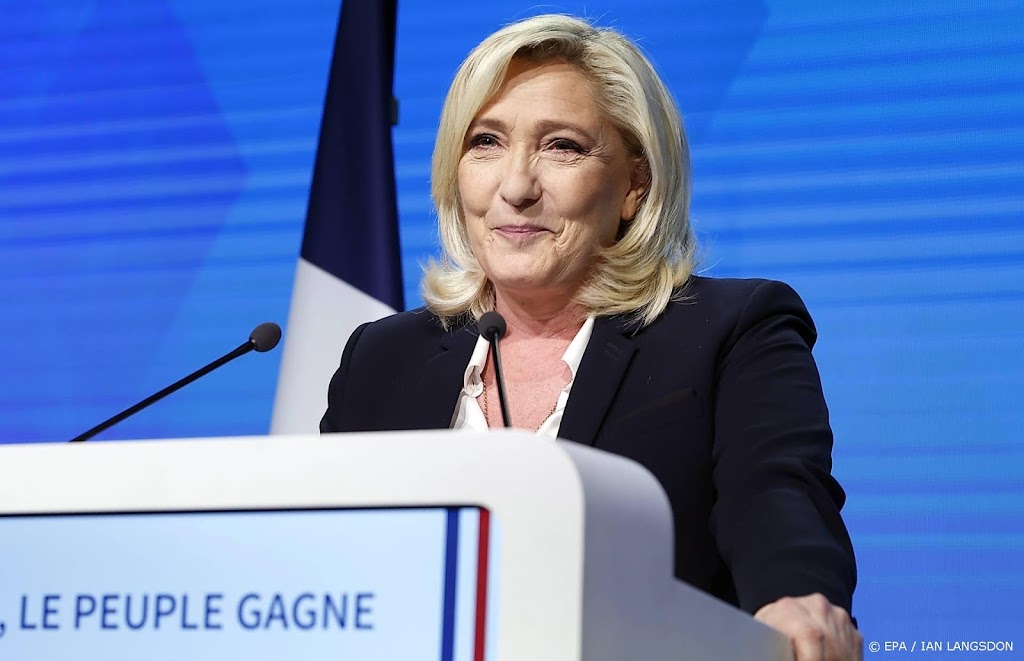 Marine Le Pen belooft bij EU en eurozone te blijven