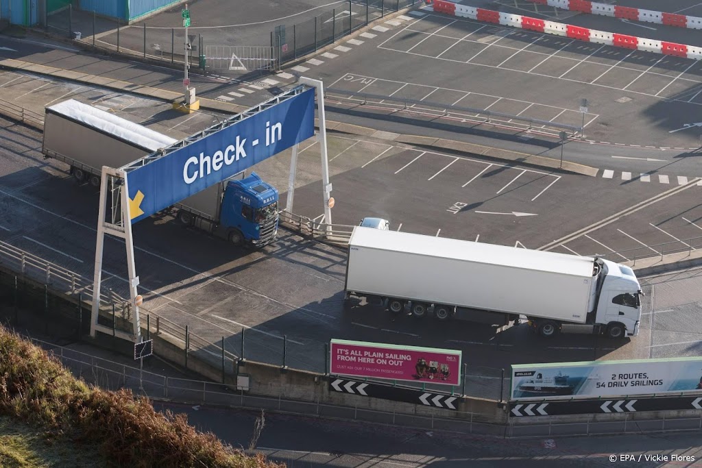 Transporteurs vragen staatssecretaris om hulp bij megafile Dover