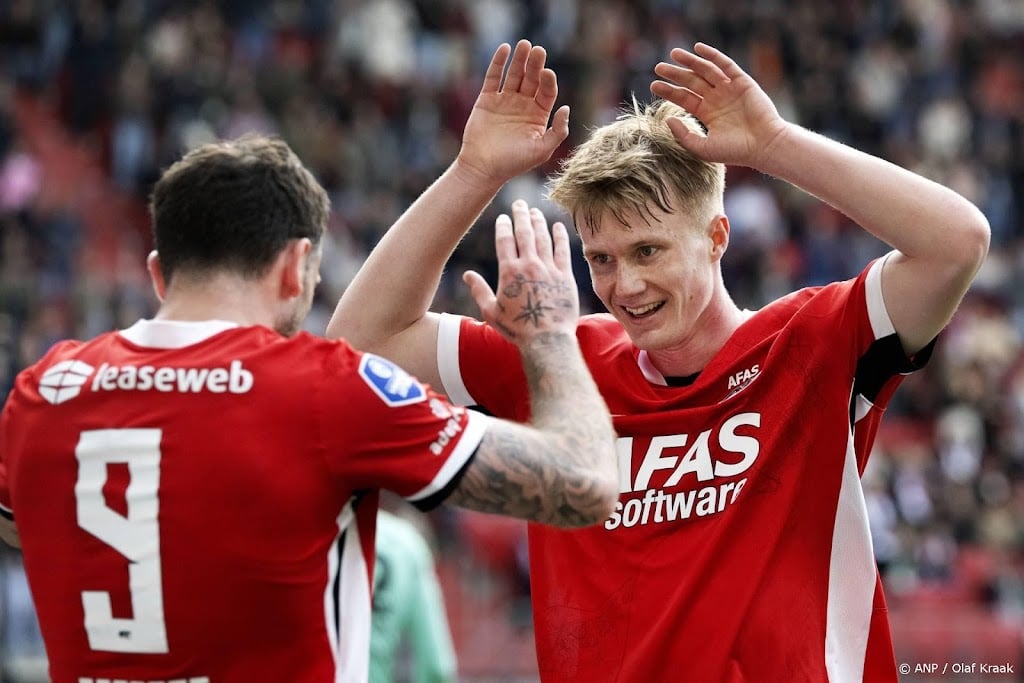 AZ blijft met zege op Heerenveen op koers voor Europees voetbal