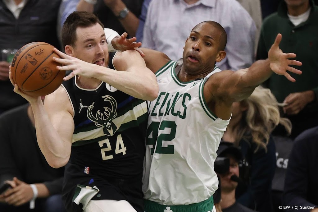 Basketballers Bucks wederom op voorsprong in play-offs NBA