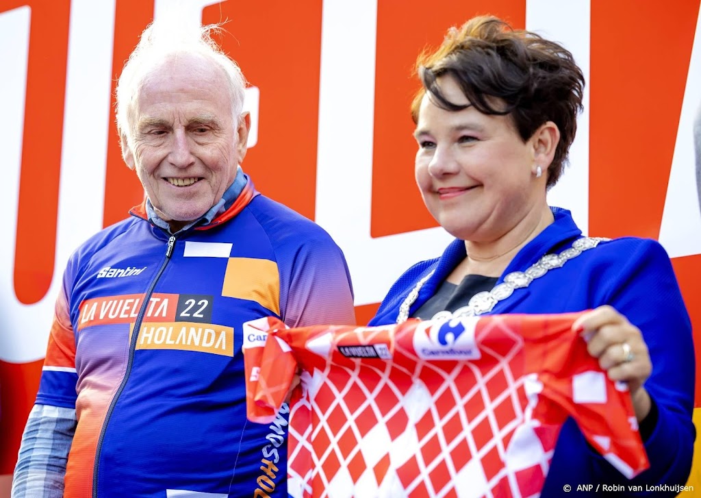 Oud-winnaar Zoetemelk brengt rode leiderstrui Vuelta naar Utrecht