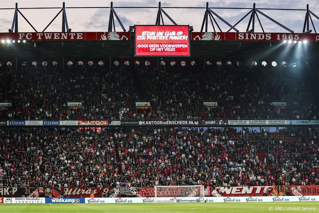 Vreugdebier zorgt voor gestaakte duels in betaald voetbal