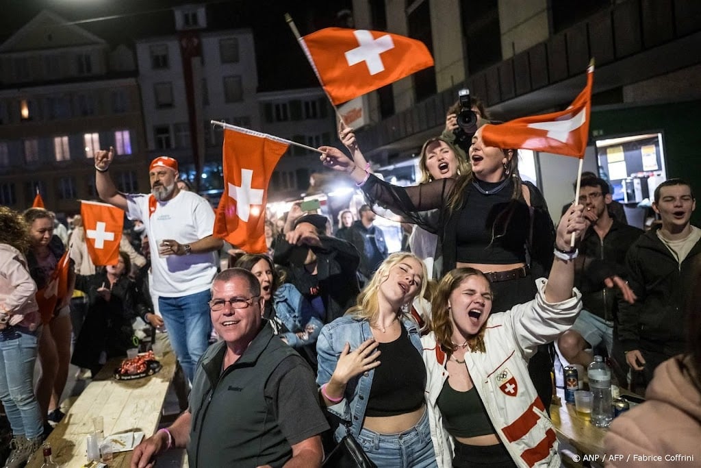 Nemo's woonplaats in Zwitserland viert overwinning songfestival