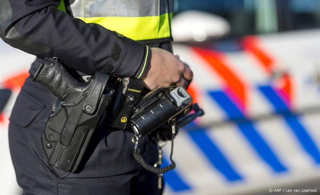 Spullen gestolen na plofkraak telecomwinkel Beverwijk