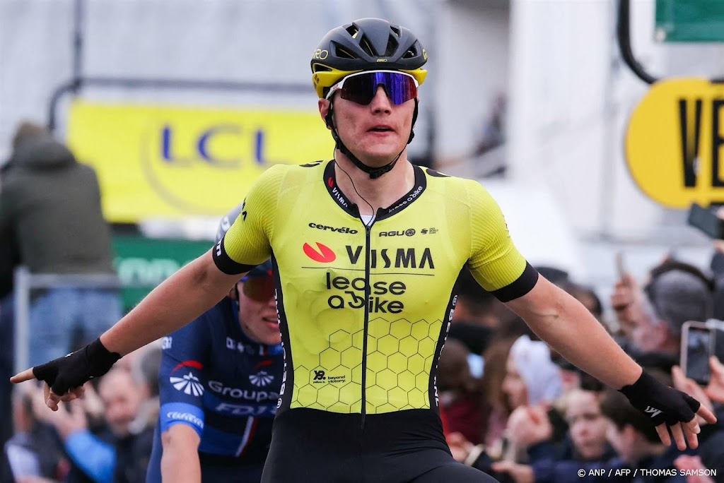 Kooij boekt in Giro d'Italia eerste ritzege in grote ronde