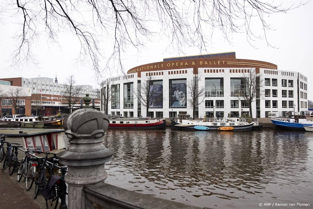 Ambtenaar Amsterdam opgepakt, zocht adressen op voor criminelen