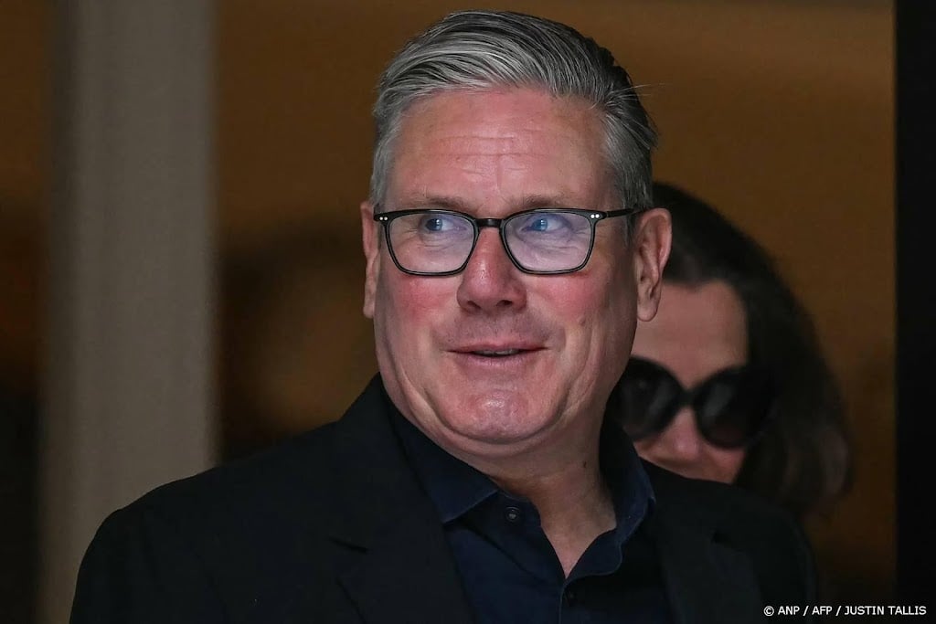 Starmer zegt ondanks druk dat hij doorgaat met land besturen